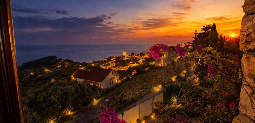 Prestigious Villa with Pool and Panoramic Sea Views