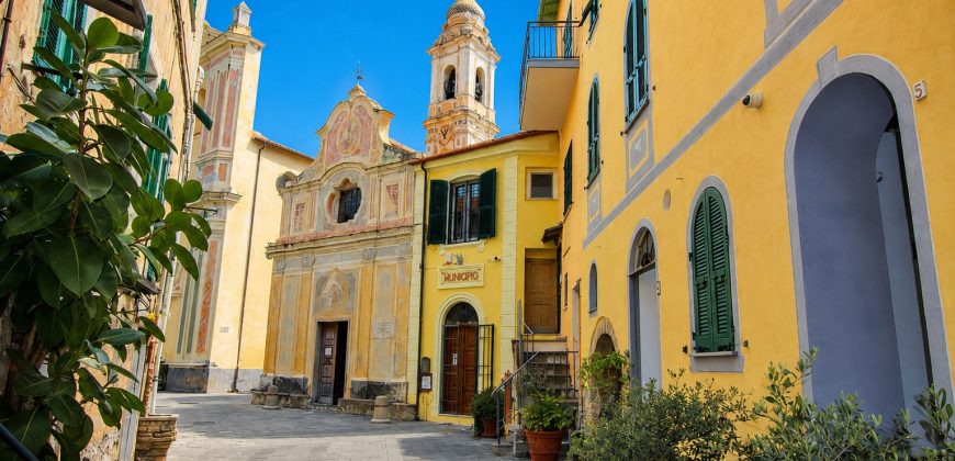 Storical apartment with terrace in a calm village