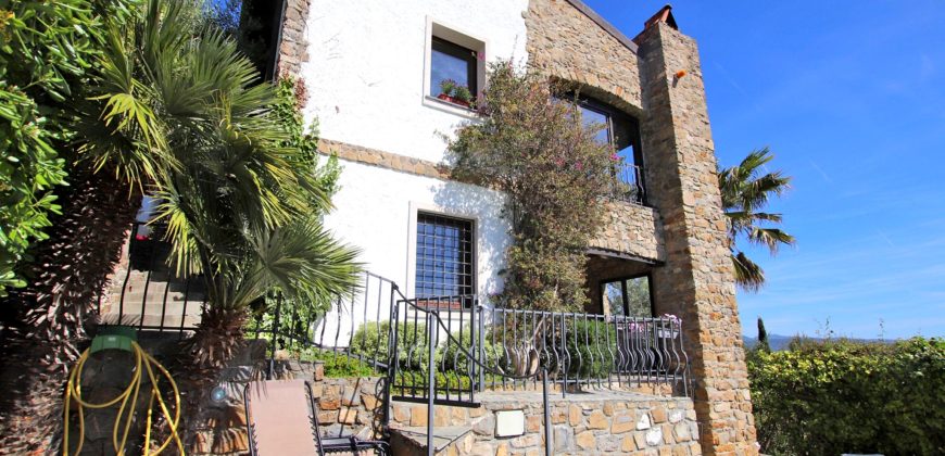 Prestigious Villa with Pool and Panoramic Sea Views