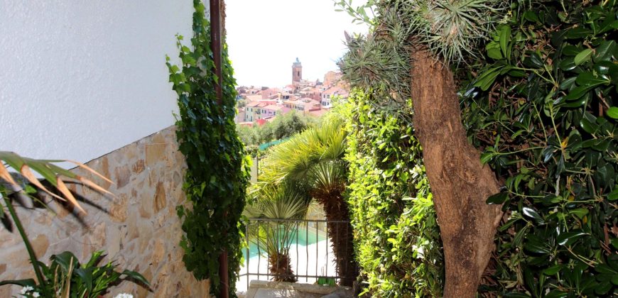 Prestigious Villa with Pool and Panoramic Sea Views