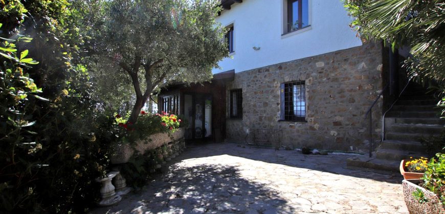 Prestigious Villa with Pool and Panoramic Sea Views