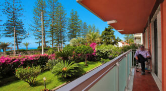 Seafront Apartment in an Exclusive Location