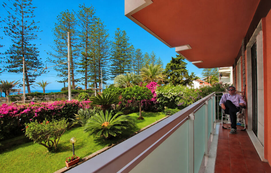 Seafront Apartment in an Exclusive Location