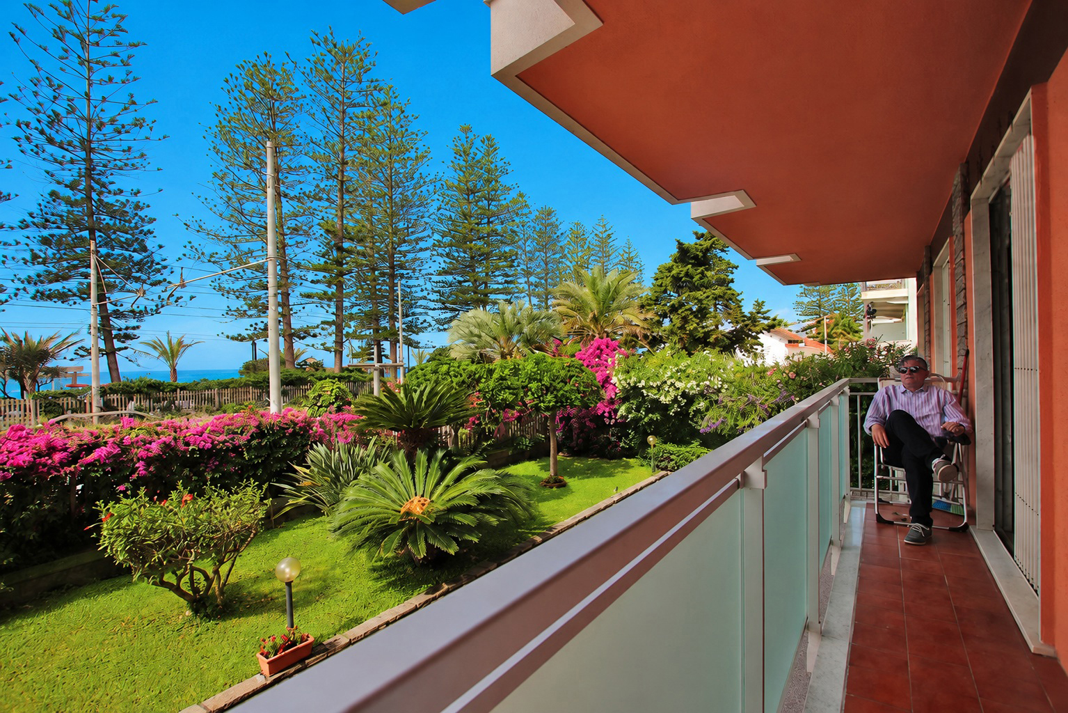 Seafront Apartment in an Exclusive Location