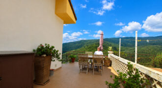 Bright Apartment with Sea View near Villa Faraldi