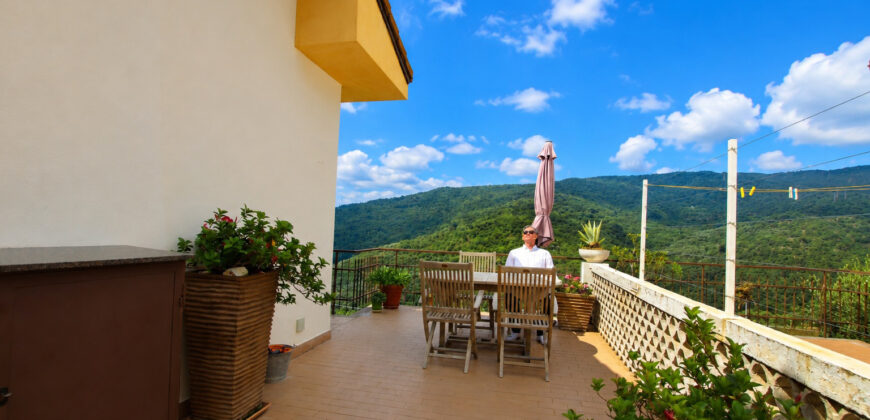 Bright Apartment with Sea View near Villa Faraldi