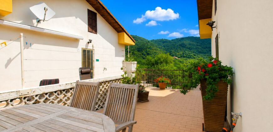 Bright Apartment with Sea View near Villa Faraldi