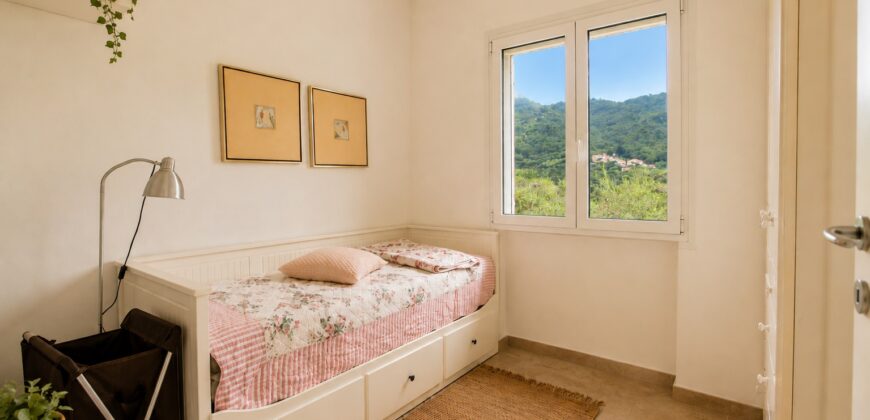 Bright Apartment with Sea View near Villa Faraldi
