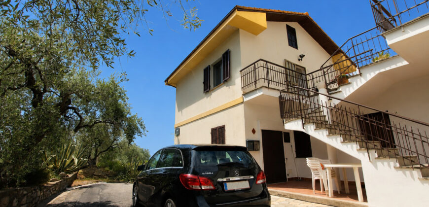 Bright Apartment with Sea View near Villa Faraldi