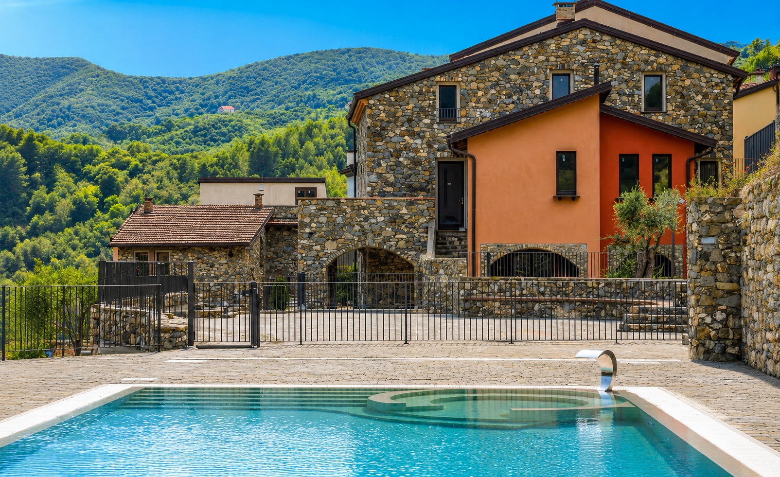 BORGO D’AGOSTI I ANDORA / NYBYGGNATION!