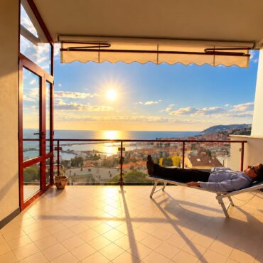 Elegant Top-Floor Duplex Apartment with Stunning Sea Views, Swimming Pool, Tennis Court and Private Garage!