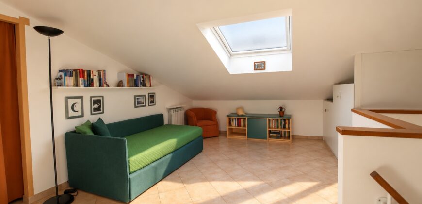 Elegant Top-Floor Duplex Apartment with Stunning Sea Views, Swimming Pool, Tennis Court and Private Garage!